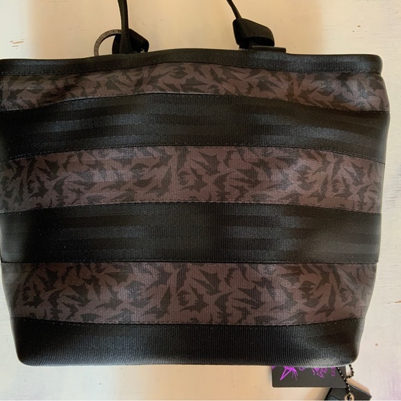Harveys Jack Skellington and Sally NBC carriage ring tote. Highly sought after. - Picture 6 of 11